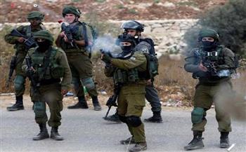 الاحتلال الاسرائيلي يغلق مدخل بلدة "قصرة" جنوب نابلس بالسواتر الترابية