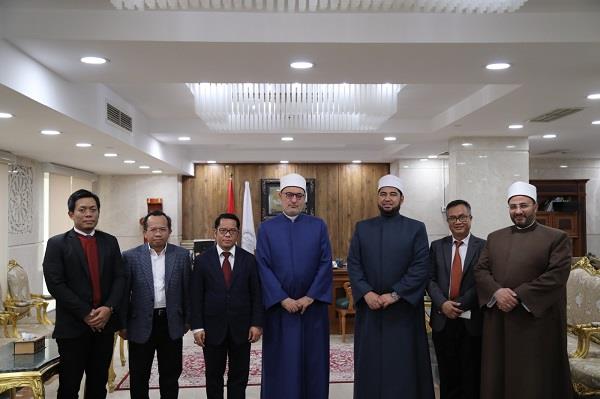 أمين «البحوث الإسلامية» يلتقي وفدًا إندونيسيًا برئاسة وكيل وزارة الشؤون الدينية ويبحثان التعاون العلمي والدعوي