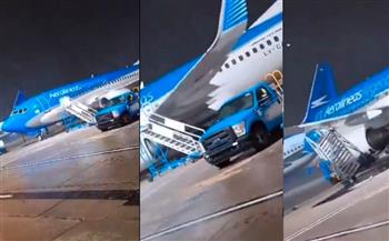 بالفيديو.. الرياح الشديدة تتلاعب بطائرة ركاب بوينج في في مطار أرجنتيني