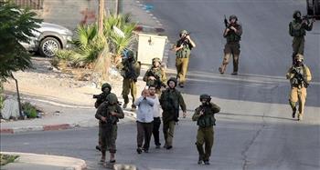 الاحتلال الإسرائيلي يعتقل 30 فلسطينيًا من الضفة الغربية