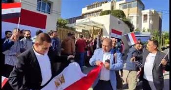 تزايد أعداد الناخبين بمقر سفارة مصر بالأردن للإدلاء بأصواتهم في انتخابات الرئاسة