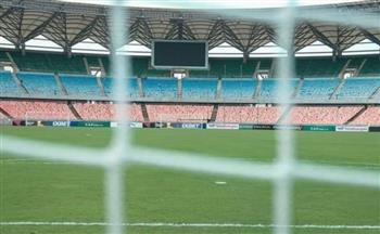 ملعب بنيامين مكابا يتزين قبل مباراة الأهلي ويانج أفريكانز التنزاني