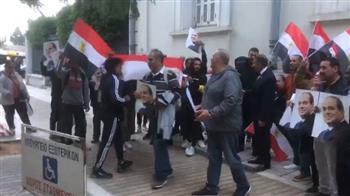 على أنغام "بشرة خير" والأعلام المصرية.. المصريون في اليونان يعزفون سيمفونية في الاستحقاق الرئاسي