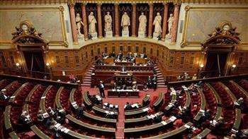 بدعم اليمين المتطرف .. برلمان فرنسا يقر قانون "طرد الأجانب"