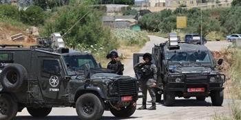 الاحتلال الإسرائيلي يستولي على 10 مركبات ويقتحم 15 منزلاً في نابلس بفلسطين