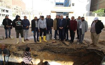 محافظ الجيزة يتفقد أعمال إصلاح كسر بماسورة مياه بتقاطع طريق الشيشيني مع المريوطية بفيصل