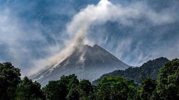 إغلاق مطار غربي إندونيسيا إثر الرماد البركاني المنبعث من جبل مارابي