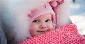 مع انخفاض درجات الحرارة...نصائح للحفاظ على طفلك دافئاً أثناء الهواء البارد