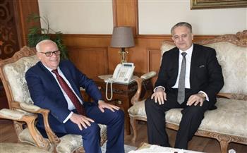 محافظ بورسعيد يستقبل رئيس المحكمة للتهنئة بالعيد القومي    