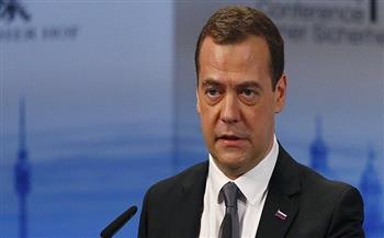ميدفيديف: روسيا مستعدة لضرب أي قاعدة عسكرية أجنبية محتملة في أوكرانيا 