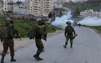 استشهاد شابًا فلسطينيًا وإصابة آخرين برصاص الاحتلال في مُخيم "الفوار" بالخليل 