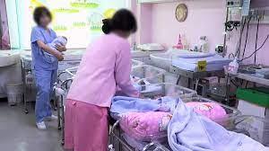 الولادات في كوريا الجنوبية تسجل أدنى مستوى  