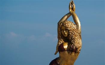 بحركة الوسط المائل.. تمثال لشاكيرا بمسقط رأسها في كولومبيا (صور)