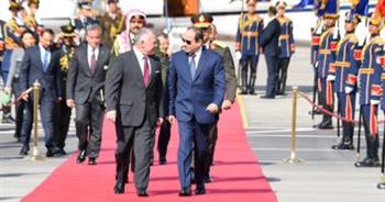 الرئيس السيسي يستقبل ملك الأردن في مطار القاهرة الدولي 