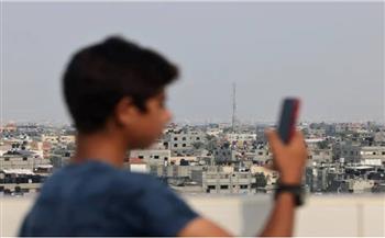 عودة تدريجية لخدمات الاتصالات والإنترنت إلى وسط وجنوبي قطاع غزة