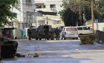 الجيش الإسرائيلي يواصل حملات الدهم والاعتقال في مناطق الضفة الغربية