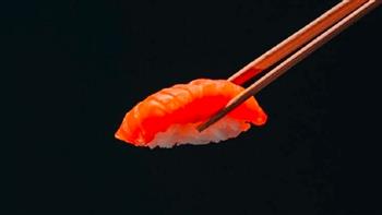 بحبة أرز واحدة فقط.. مطعم ياباني يقدم أصغر سوشي في العالم