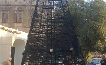 للمرة الثانية .. إحراق شجرة ميلاد مقابل كنيسة مار جاورجيوس في لبنان