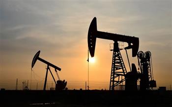النفط يخسر 10% بسبب مخاوف بشأن العرض والطلب