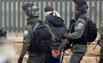 الاحتلال يعتقل فلسطينيين ويستولي على مركبتيهما جنوب الخليل