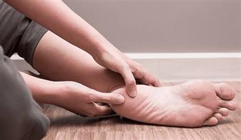 تعرف على أعراض التهاب اللفافة الأخمصية "مسمار القدم"