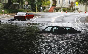 فيضانات وعمليات إجلاء جراء أمواج عاتية على ساحل كاليفورنيا 