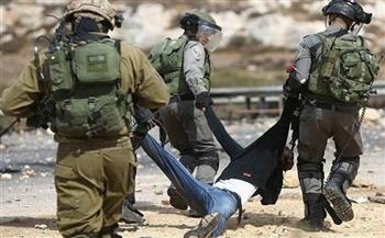 الاحتلال الإسرائيلي يعتدي على عمال بمدخل مخيم الفوار