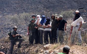 مستوطنون إسرائيليون يعتدون على فلسطنيين في «مسافر يطا»