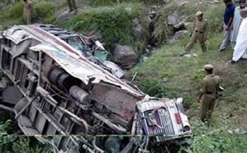 مصرع 6 أشخاص وإصابة آخرين إثر سقوط شاحنة في وادٍ شمالي الهند