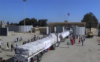 140 شاحنة مساعدات أمام معبر رفح تستعد لدخول غزة