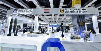وفدا «توازن» و«إيدج» للصناعات الدفاعية يشيدان بمنتجات «العربية للتصنيع»