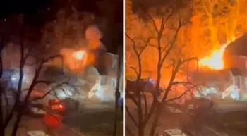 دمّره في لحظات.. أمريكي يفجّر منزله بعد وصول الشرطة لاعتقاله| فيديو