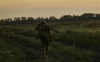 جلوبال ريسيرتش: نظام كييف يدفع القاصرين عنوة إلى جبهات القتال