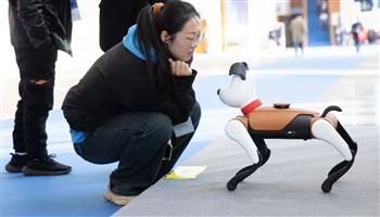 كلب روبوتي أليف بأذنين يثير القلق بين المتابعين 