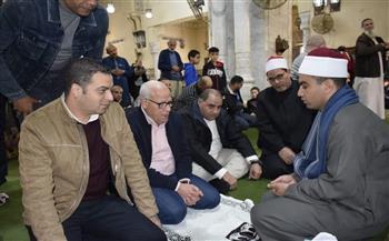 محافظ بورسعيد والأجهزة التنفيذية يؤدون صلاة الجمعة بمسجد التوفيقي بحي العرب 
