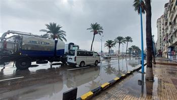 سقوط أمطار لليوم الثالث بالإسكندرية مع انتظام حركة الملاحة بالميناء
