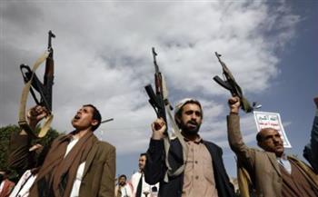 الحوثيون يحذرون جميع شركات الشحن من التعاون مع إسرائيل