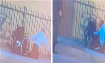 الشرطة الأمريكية تطارد رجلا مبتور القدمين وتطلق النار عليه «فيديو صادم»