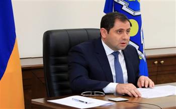 وزيرا دفاع أرمينيا وروسيا يناقشان قضايا الأمن الإقليمي