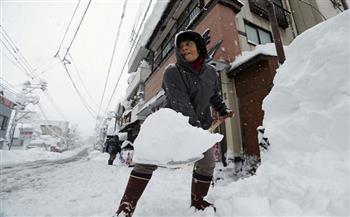 اليابان تدعو المواطنين إلى الحذر على الطرق الجليدية بعد سقوط كثيف للثلوج