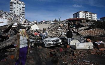 إنقاذ سيدتين من تحت الأنقاض بعد 122 ساعة من زلزال تركيا