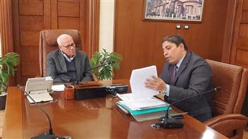 محافظ بورسعيد يستقبل رئيس هيئة الأبنية التعليمية لمتابعة مشروعات التعاون