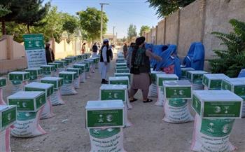 مركز الملك سلمان للإغاثة يوزع 500 سلة غذائية في مديرية عليشنج مركز ولاية لغمان بأفغانستان