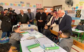 محافظ بورسعيد يتابع سير وانتظام العملية التعليمية بعدد من المدارس 
