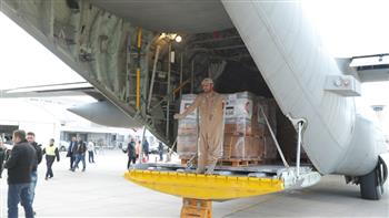 وصول طائرة مساعدات إماراتية إلى مطار اللاذقية لدعم المتضررين من الزلزال