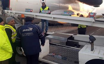 طائرة مساعدات ليبية تصل إلى مطار اللاذقية