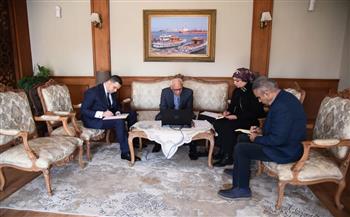 محافظ بورسعيد يبحث سبل التعاون مع ممثلي محافظة نمانجان بأوزبكستان