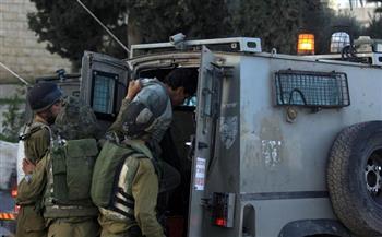 الاحتلال يعتقل فتى ويداهم منزلا في أريحا 