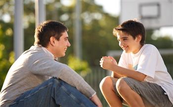 دراسة جديدة: وجود الآباء في حياة المراهقين يجعلهم أكثر مرونة