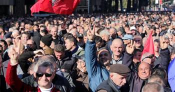 تظاهرة للمعارضة الألبانية تطالب باستقالة الحكومة بسبب مزاعم فساد